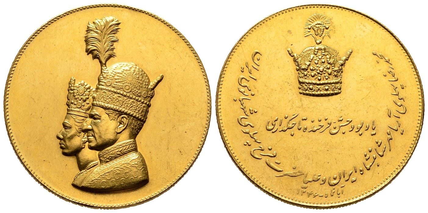 PEUS 7554 Iran 35,1 g / 35 mm. Mohammad Reza Pahlavi (1941-1979) und Kaiserin Farah Diba GOLDmedaille SH1346 (1967) Impaired Proof / Vz + aus PP