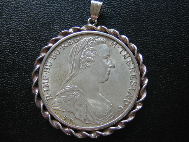  Maria Theresientaler in Silberfassung   