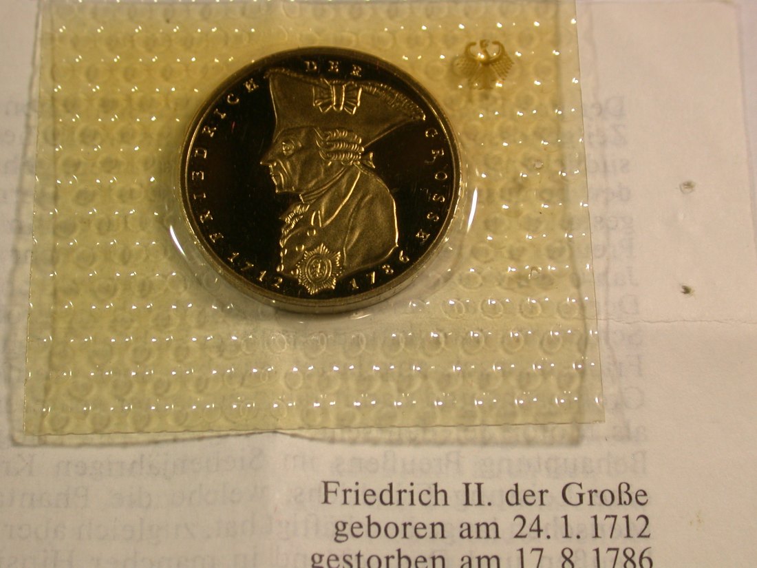  B10 BRD  5 Mark  1986 der Alte Fritz PP im Blister der Münze beschn. mit Begleitinfo  Originalbilder   