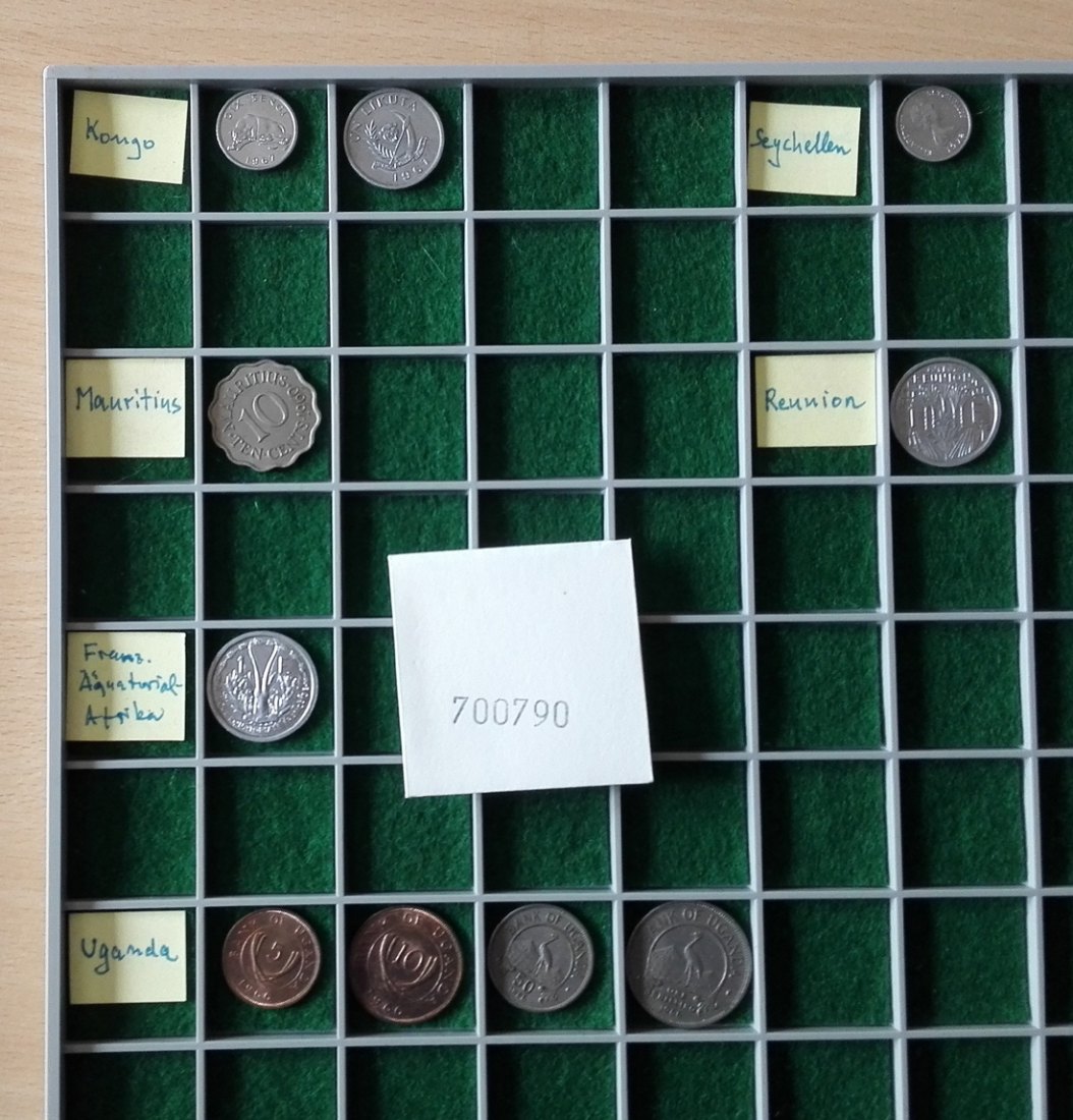  Afrika, 10 Kleinmünzen, ohne Tablett(Originalbilder per Email können angefordert werden!)   