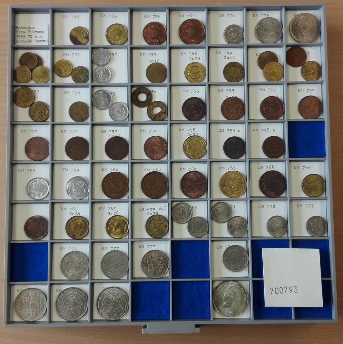  Nepal, 66 Kleinmünzen, ohne Tablett (Originalbilder per Email können angefordert werden!)   