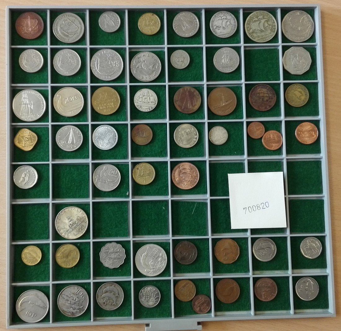  Ausland, 54 Kleinmünzen, ohne Tablett (Originalbilder per Email können angefordert werden!)   