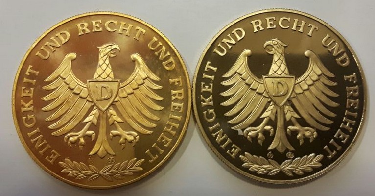  Deutschland   2x Medaille Brandenburger Tor / Der Reichstag   FM-Frankfurt  pp/st-vz   