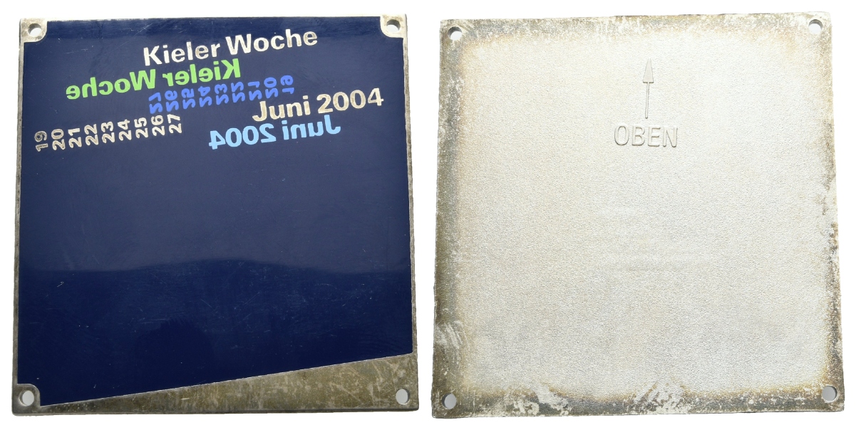  Kiel - Kieler Woche; Plakette 2004; versilbert u. emailliert; 121,65 g, 70,5 x 70,5 mm   