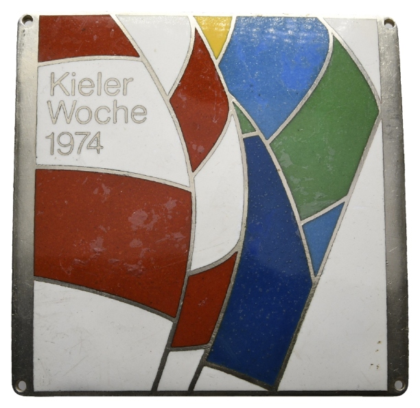  Kiel; Plakette 1974; Kieler Woche, versilbert u. emailliert 92,86 g, 71,6 x 70,8 mm   