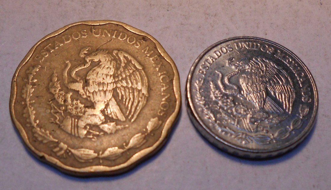  M.8.Mexiko, 2er Lot, 50 Centavos 2001 und 2016   