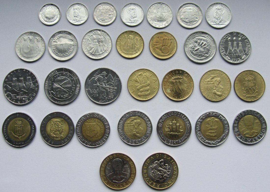  San Marino: Lot aus 30 verschiedenen Lire-Münzen   