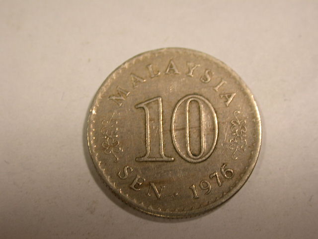  12054  Malaysia  10 Sen  1976  in ss-vz   