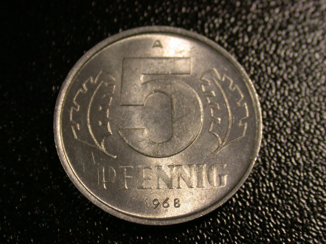  12045  DDR   5 Pfennig  1968 in f.st  in matt   