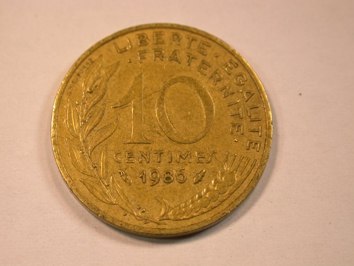 13205 Frankreich 10 Centimes 1986 in ss-vz