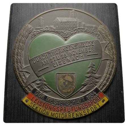  DDR Meisterschaft 1954 Motorrennsport, Abzeichen, Eisen bronziert emailliert, auf Holzplatte   