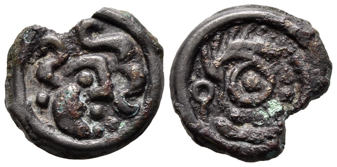 PEUS 9450 Gallier. Suessiones Kopf / Eber über Torques Potinmünze 1. Jhdt. v. Chr. Sehr schön