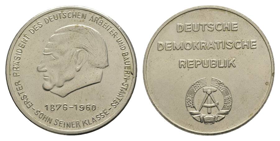  DDR, Medaille 1960, versilbert; Ø 35 mm, 24,2 g   