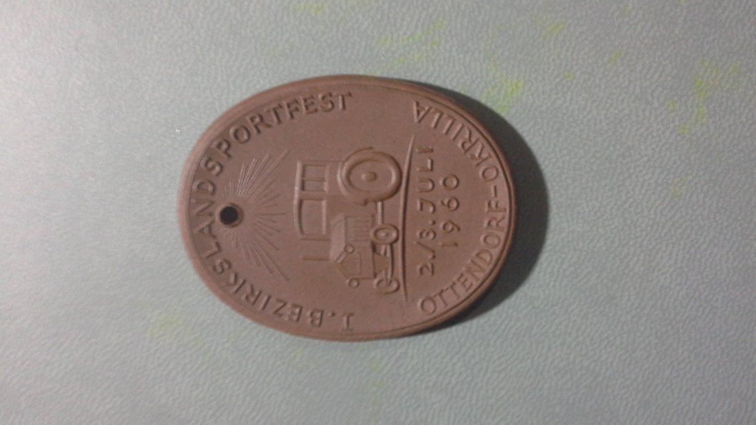 Porzellanmedaille Ottendorf 1.Bezirkslandsportfest 1960(k668)