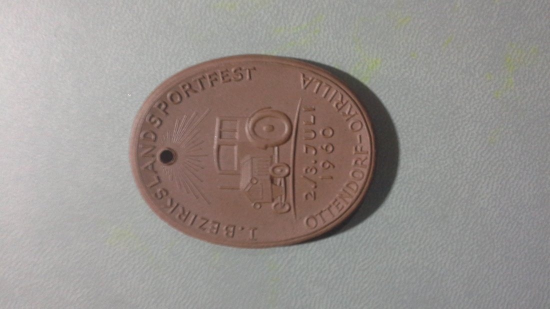  Porzellanmedaille Ottendorf 1.Bezirkslandsportfest 1960(k668)   