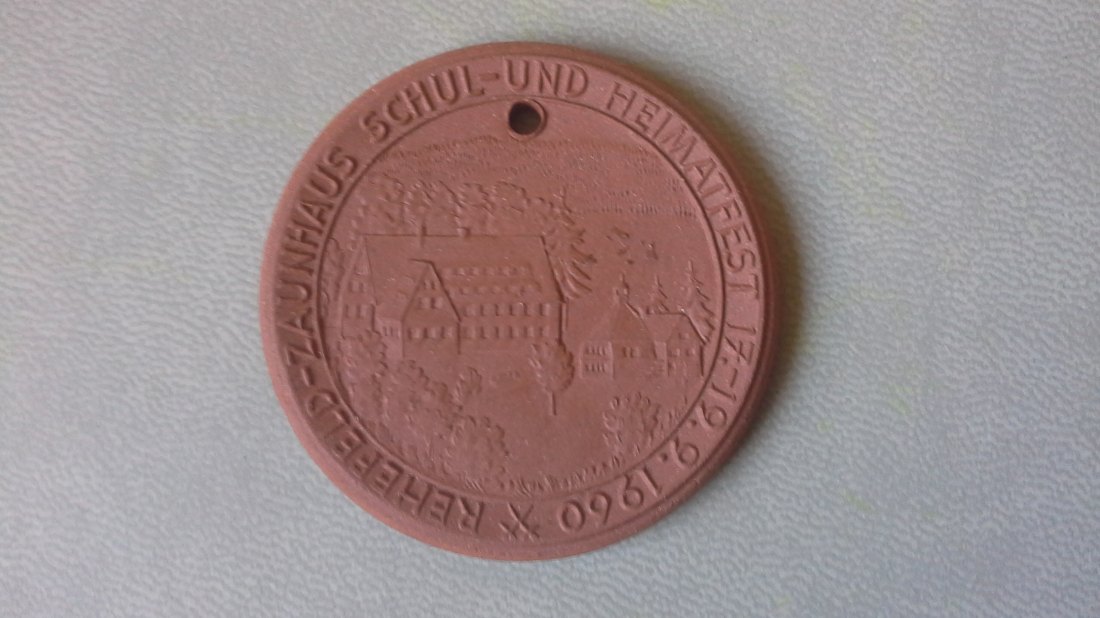 Porzellanmedaille Rehefeld-Zaunhaus Schul-und Heimatfest 1960 (k672)