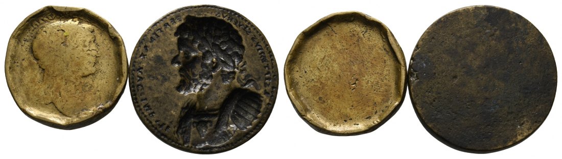  Zwei Medaillen o.J. Fragmente; Bronze, 23,64 / 33,44 g, Ø 30,7 / 36,6 mm   