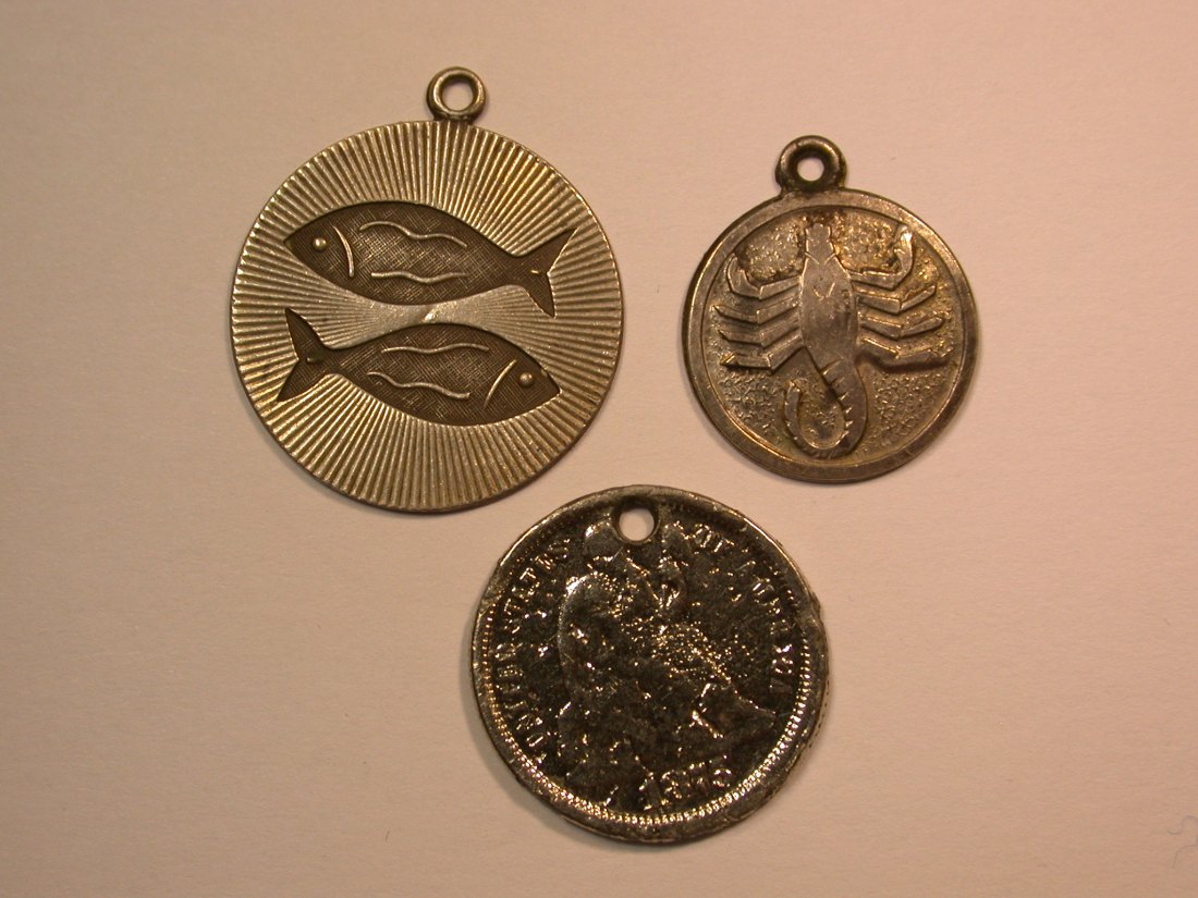 E22 2 Anhänger Silber 2,92 Gramm, und 1 Dime Nachpr. Lot anschauen Originalbilder