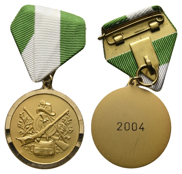  Tragbare Schützenmedaille 2004 am Band, vergoldet, 22,32 g, Ø 37 mm   