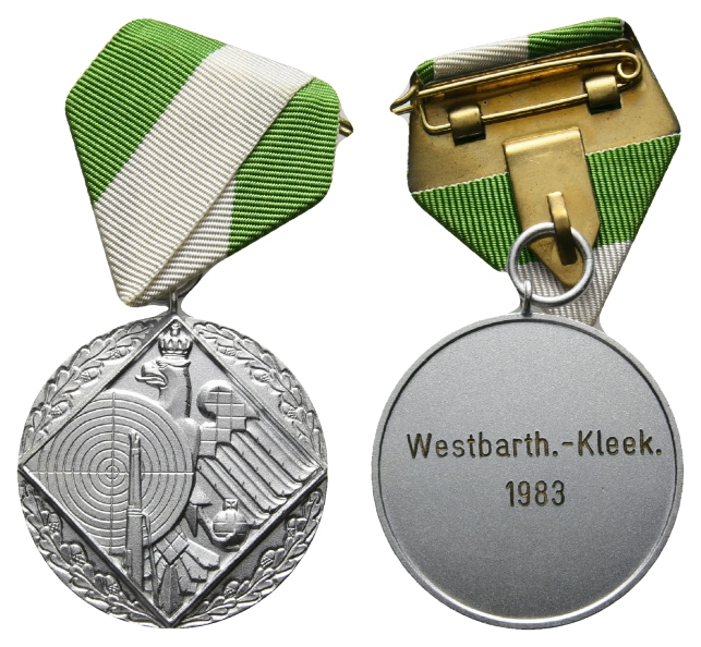  Westbarthausen-Kleekamp; tragbare Schützenmedaille 1983 am Band, versilbert, 29,28 g, Ø 39 mm   