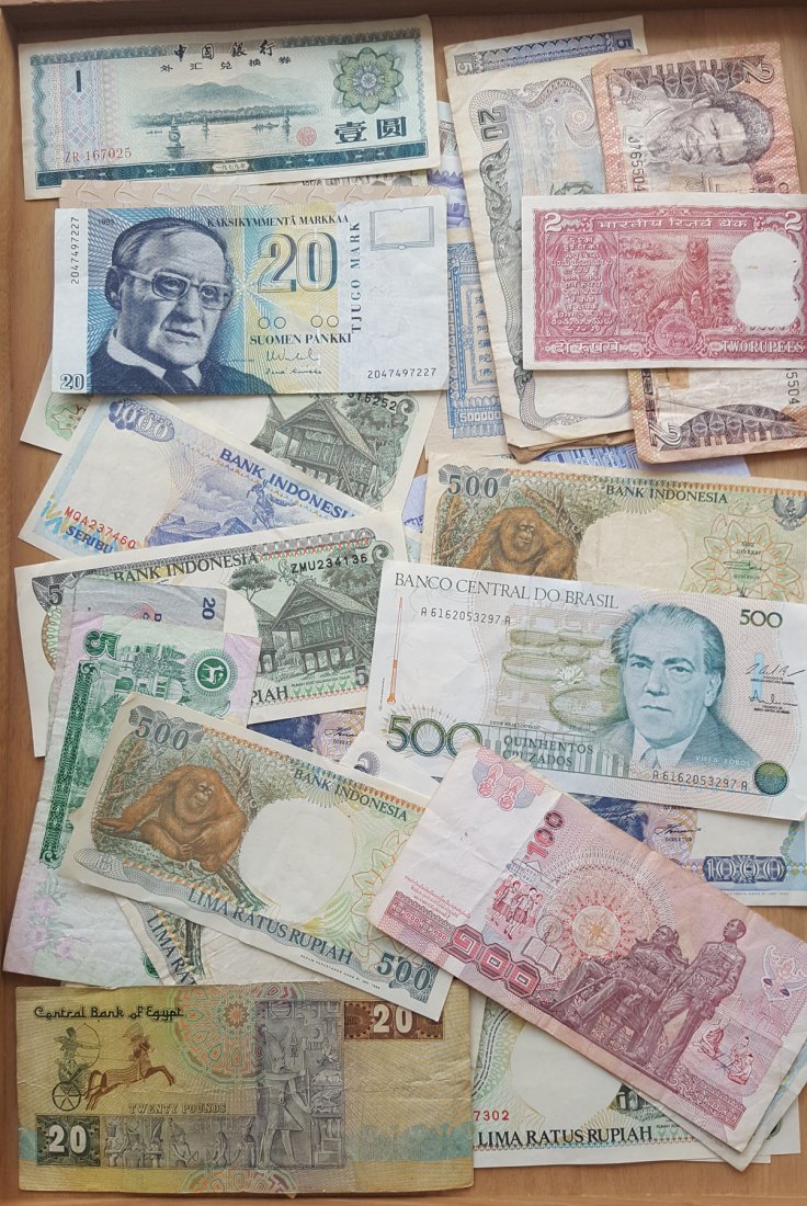  Ausland; Banknoten, 49 Stück   