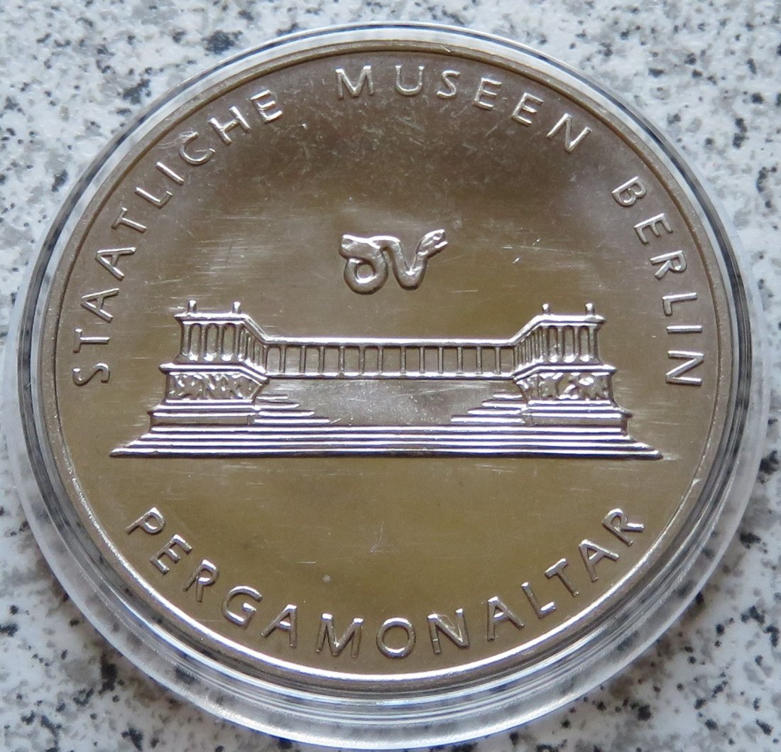  Aus Serie Gedenkmedaillen der Münze der DDR, Nr. 19, Staatliche Museen Berlin, Pergamonaltar, 1967   