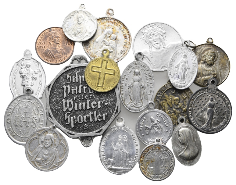  Amulette - Pilgeramulette, Lot; teilweise tragbar   
