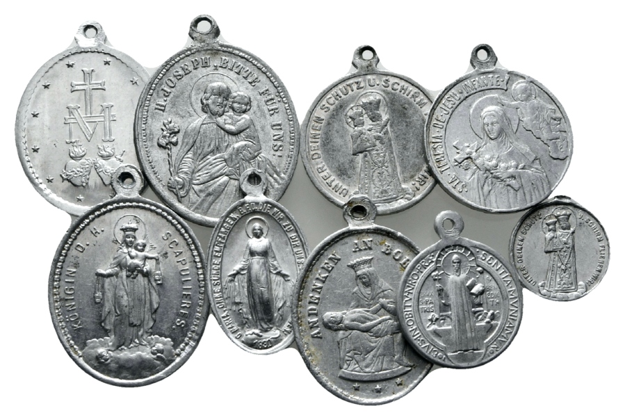  Amulette - Pilgeramulette, 9 Stück; teilweise tragbar, Aluminium   