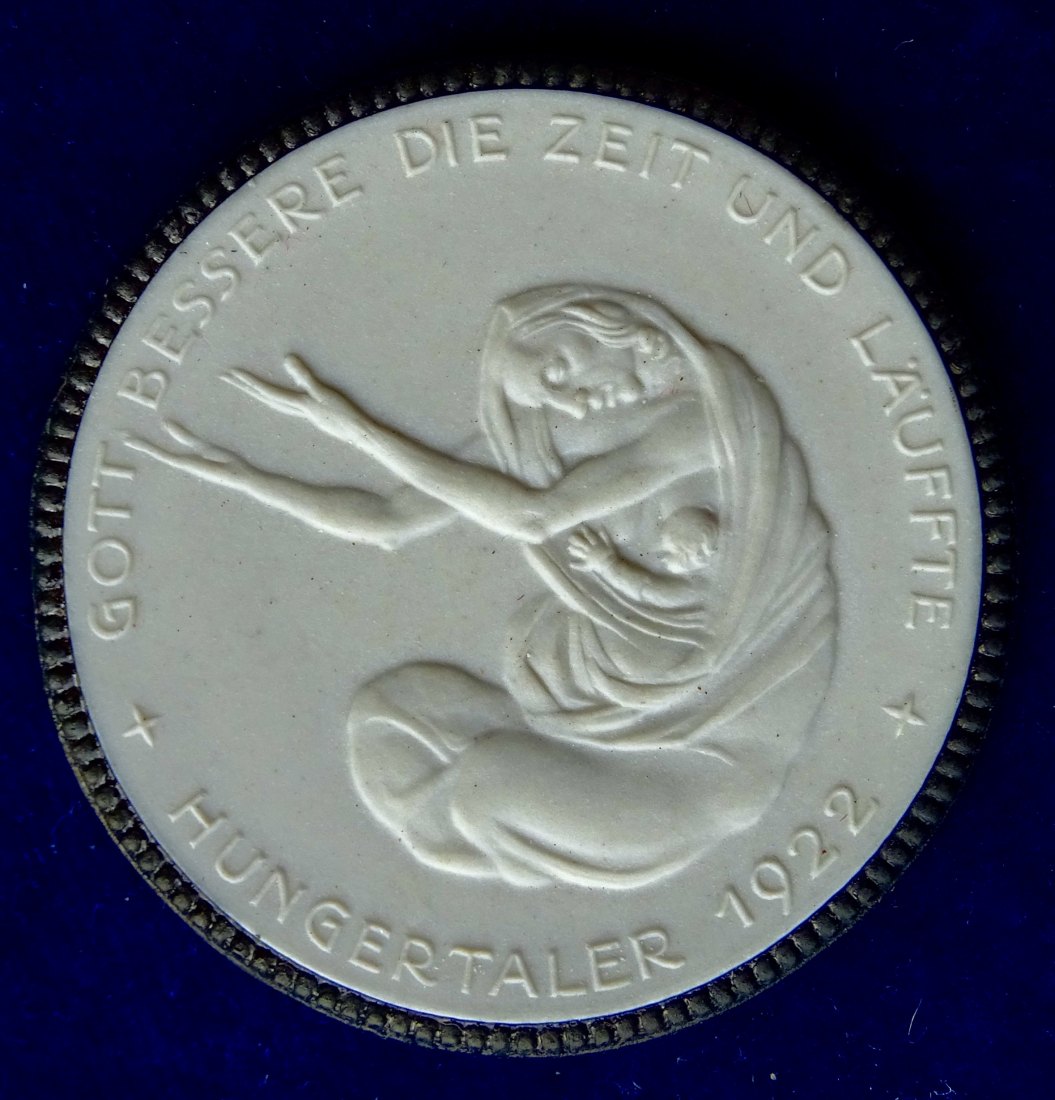  Weimarer Republik Hungertaler 1922 weiss mit schwarzem Rand Meissener Porzellan Medaille   