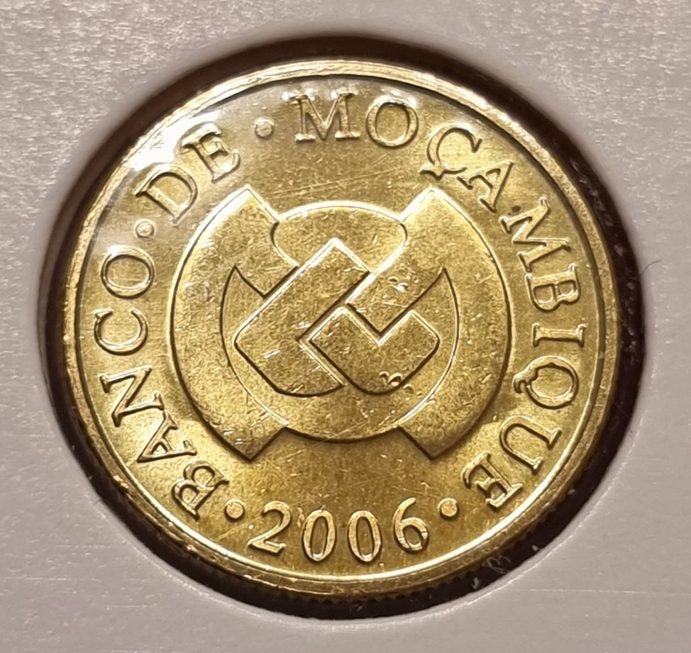  14296(1) 10 Centavos (Mosambik / Traktor) 2006 in UNC ............................. von Berlin_coins   