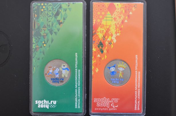 Russland 25 Rubel Kupfer-Nickel farbig Olympische Spiele Sotschi Zwei Münzen (1)2012 (2)2013   
