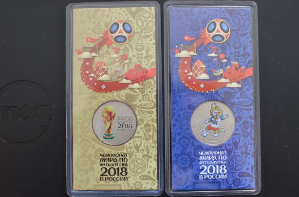  Russland 25 Rubel 2018 Kupfer-Nickel farbich Fussball-Weltmeisterschaft FIFA Zwei Münzen   