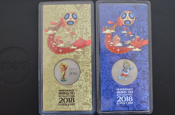 Russland 25 Rubel 2018 Kupfer-Nickel farbich Fussball-Weltmeisterschaft FIFA Zwei Münzen