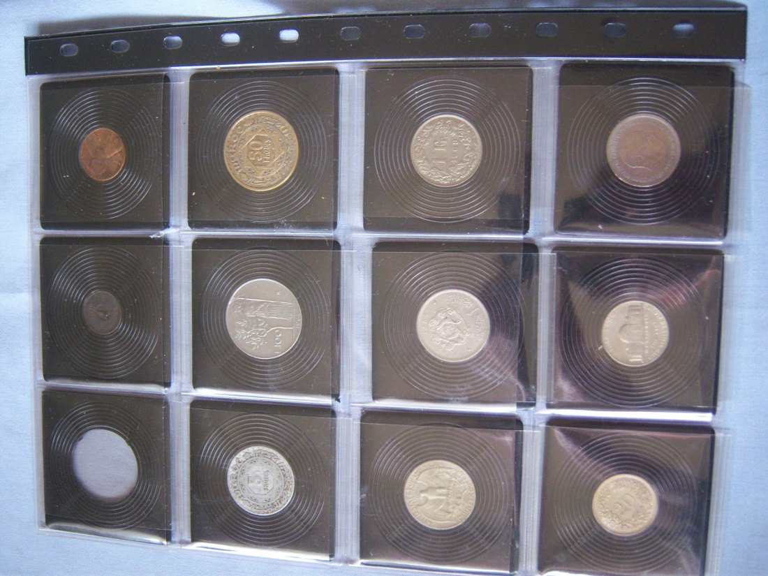 Kunststoffmünzrähmchen-Blatt mit Münzen lt. Bild und Text   