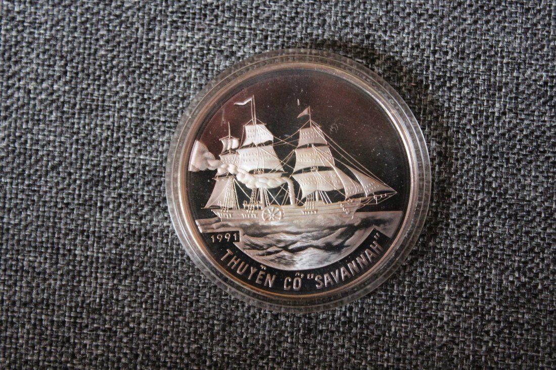 Vietnam Silber. 100 Dong Schiff Savannah Leicht angelaufen