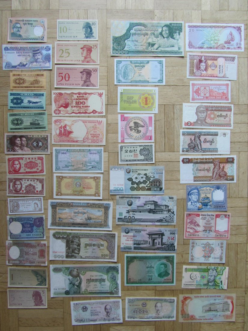  Asien: Lot aus 45 verschiedenen Banknoten, alle kassenfrisch   