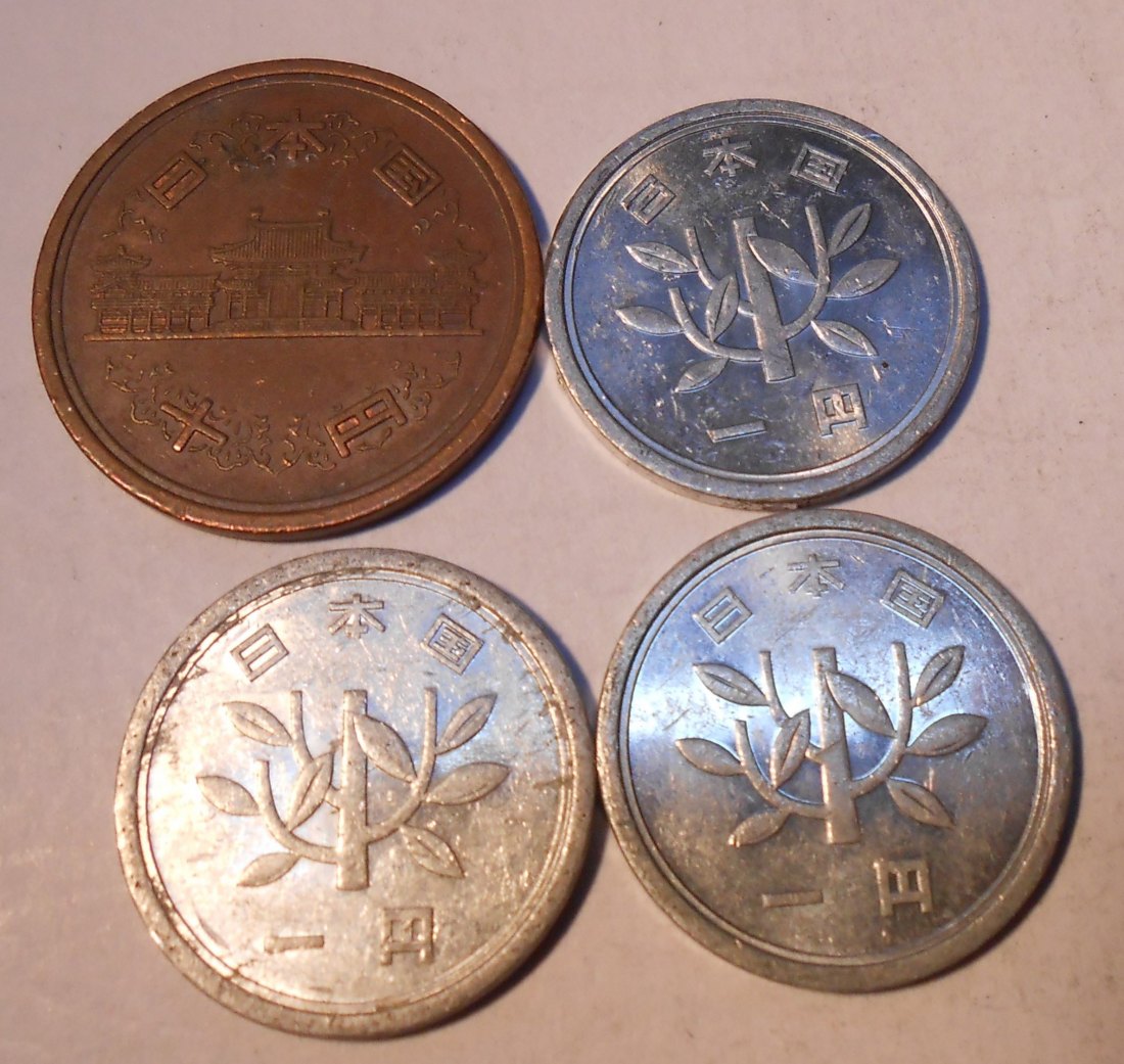  M.4.Japan, 4er Lot, 1 Yen 1982+1985+1992 sowie 10 Yen 1979   