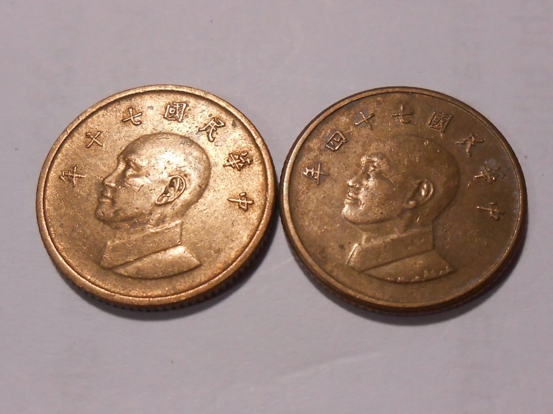  M.7.Taiwan, 1 Dollar 1982 und 1985   