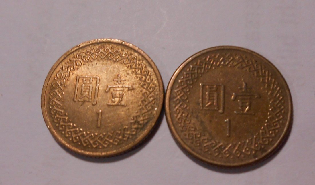 M.7.Taiwan, 1 Dollar 1982 und 1985   