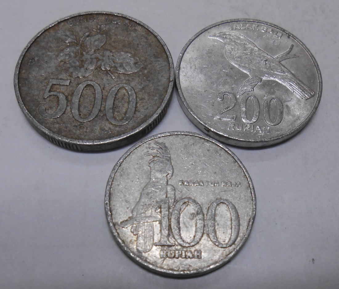  M.56.Indonesien, 3er Lot, 100 Rupiah 1999, 200 Rupiah 2003, 500 Rupiah 2003   