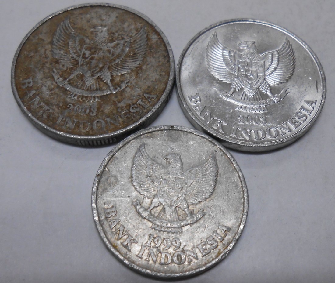  M.56.Indonesien, 3er Lot, 100 Rupiah 1999, 200 Rupiah 2003, 500 Rupiah 2003   