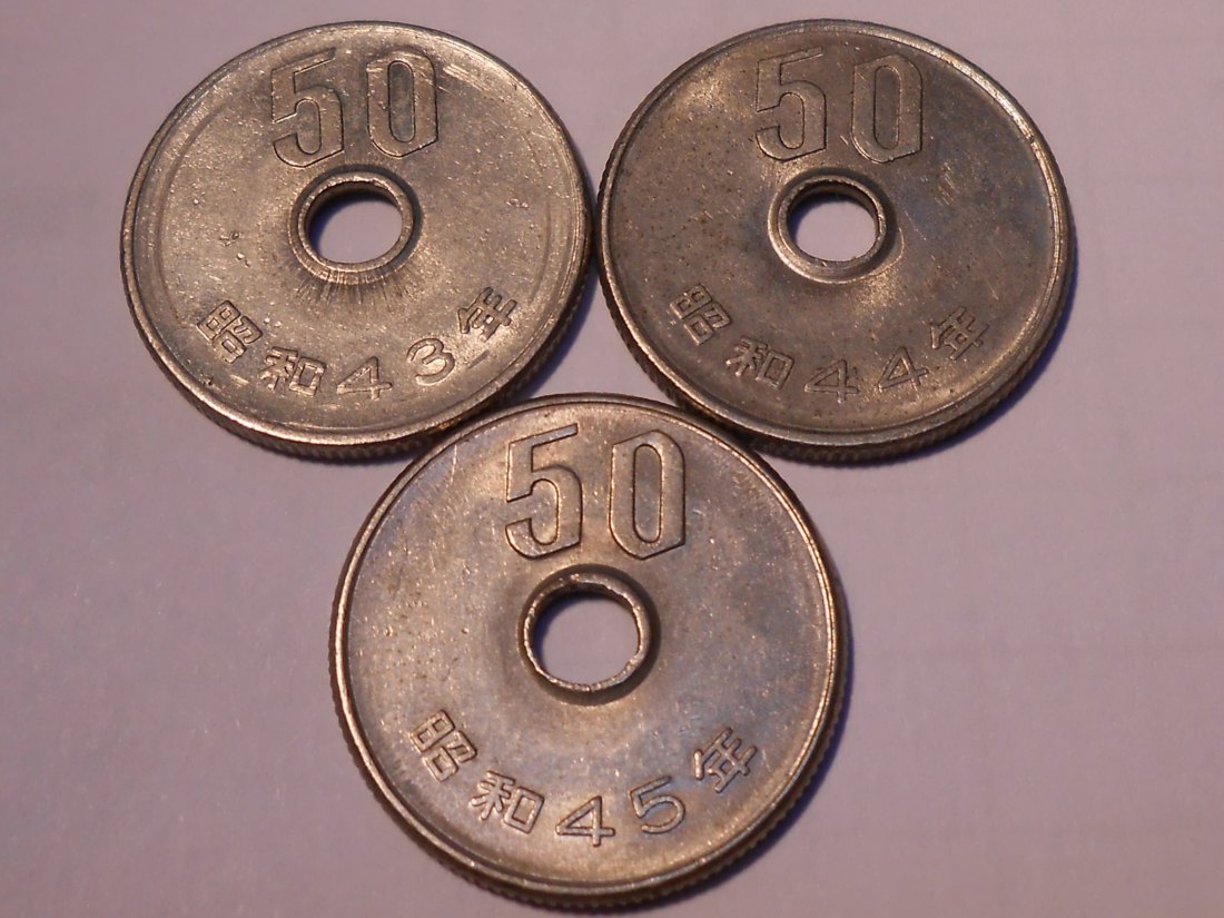  M.78. Japan, 3er Lot, 50 Yen,43(1968) 50 Yen,44(1969) 50 Yen,45(1970),alle Cu-Ni-Legierung   