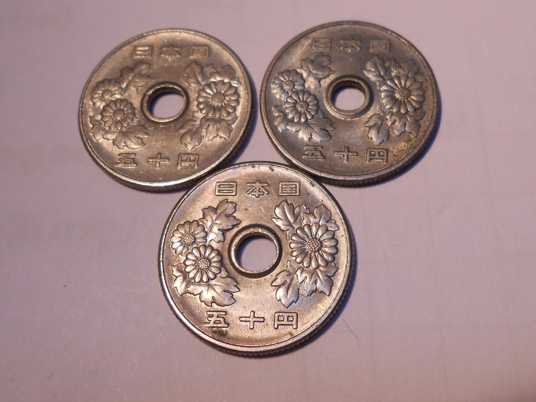  M.78. Japan, 3er Lot, 50 Yen,43(1968) 50 Yen,44(1969) 50 Yen,45(1970),alle Cu-Ni-Legierung   