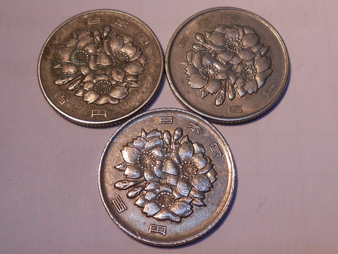  M.79. Japan, 100 Yen, 42 (1967),  100 Yen, 44 (1969), 100 Yen, 57 (1982), alle Cu-Ni-Legierung   