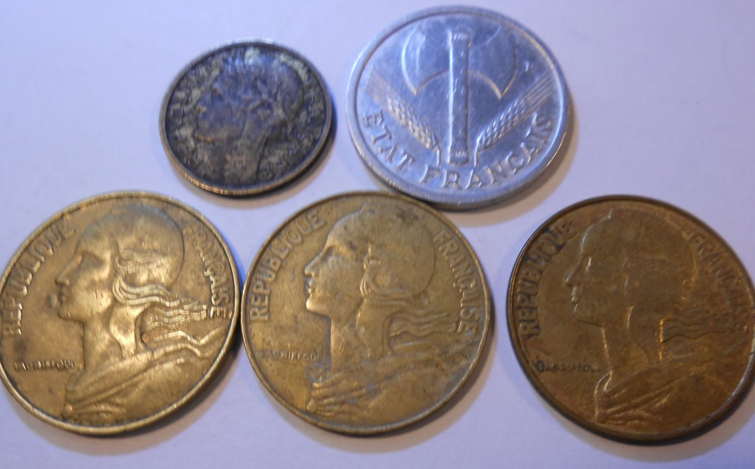  M.99. Frankreich, 5er Lot,20 Centimes 1963 1964 1967, 50 Centimes 1939 o.Mz., 1 Franc 1942   