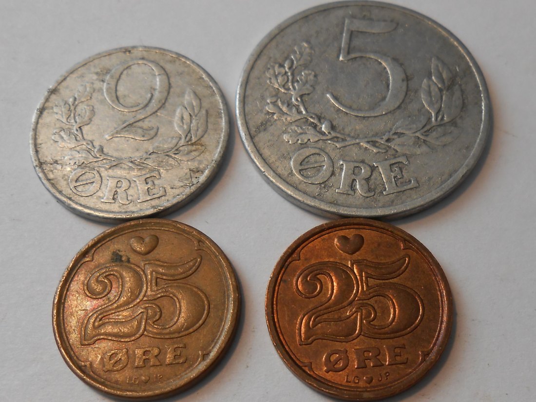 M.100. Dänemark, 4er Lot, 2 Öre 1941, 5 Öre 1941, 25 Öre 1990 und 1991