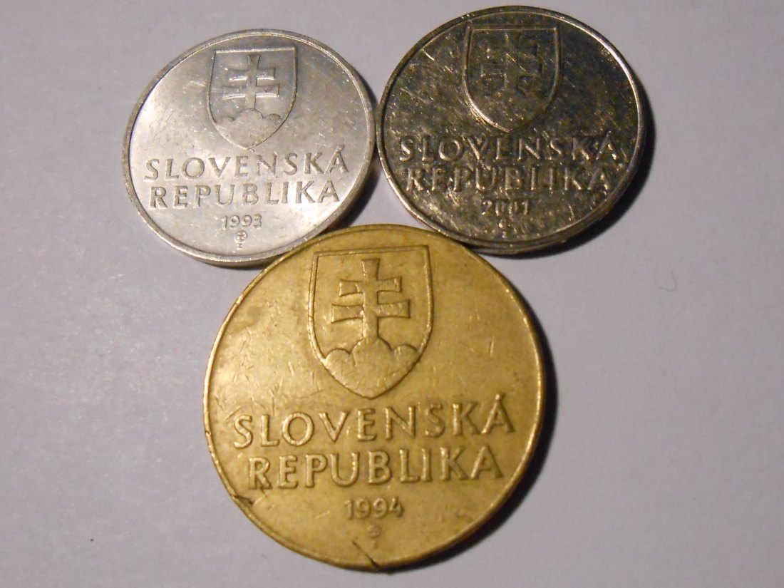  M.126. Slowakei, 3er Lot 50 Heller 1993 (KM# 15), 2 Kronen 2001 (KM# 13), 10 Kronen 1994(KM# 11.1)   