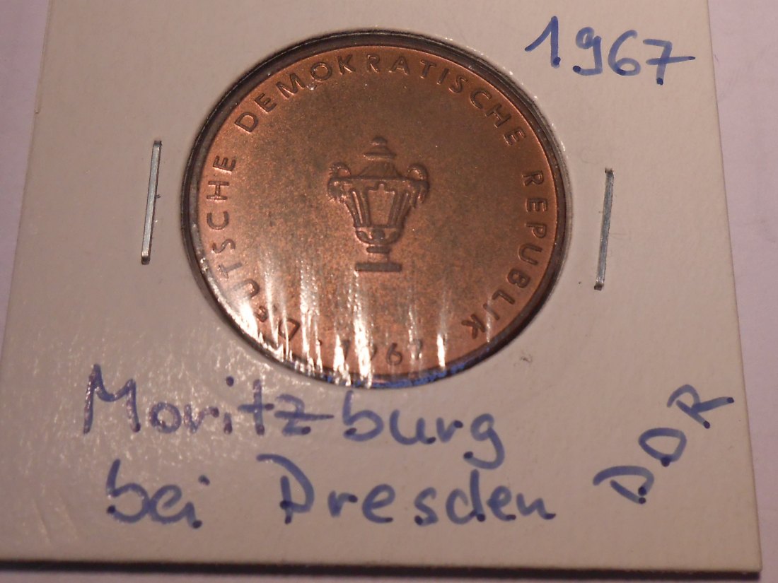  T:7.3. Medaille, DDR 1967, „Moritzburg bei Dresden“, kupferfarben, Rand glatt, Ø 26 mm   