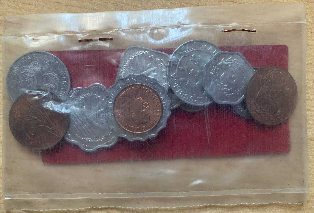  12 verschiedenen FAO-Münzen   
