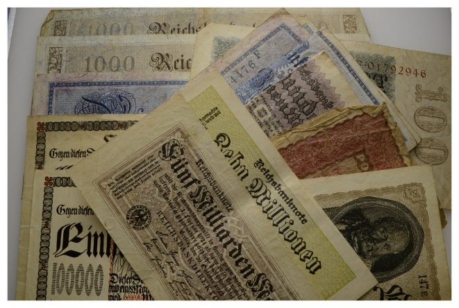  Reichsbanknoten 12 Stück 1908/1922/1923/1910;1 Polnische Banknote   